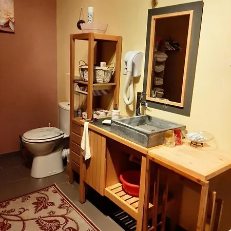 D Hotes Guest house Saint-Laurent-de-la-Barriere