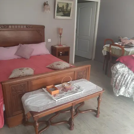 D Hotes Guest house Saint-Laurent-de-la-Barriere